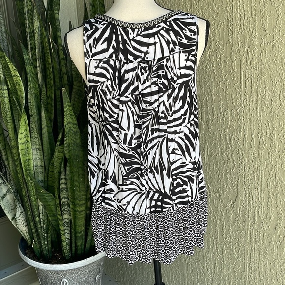 Boho geometric Patrons of Peace easy flow top - Picture 2 of 5